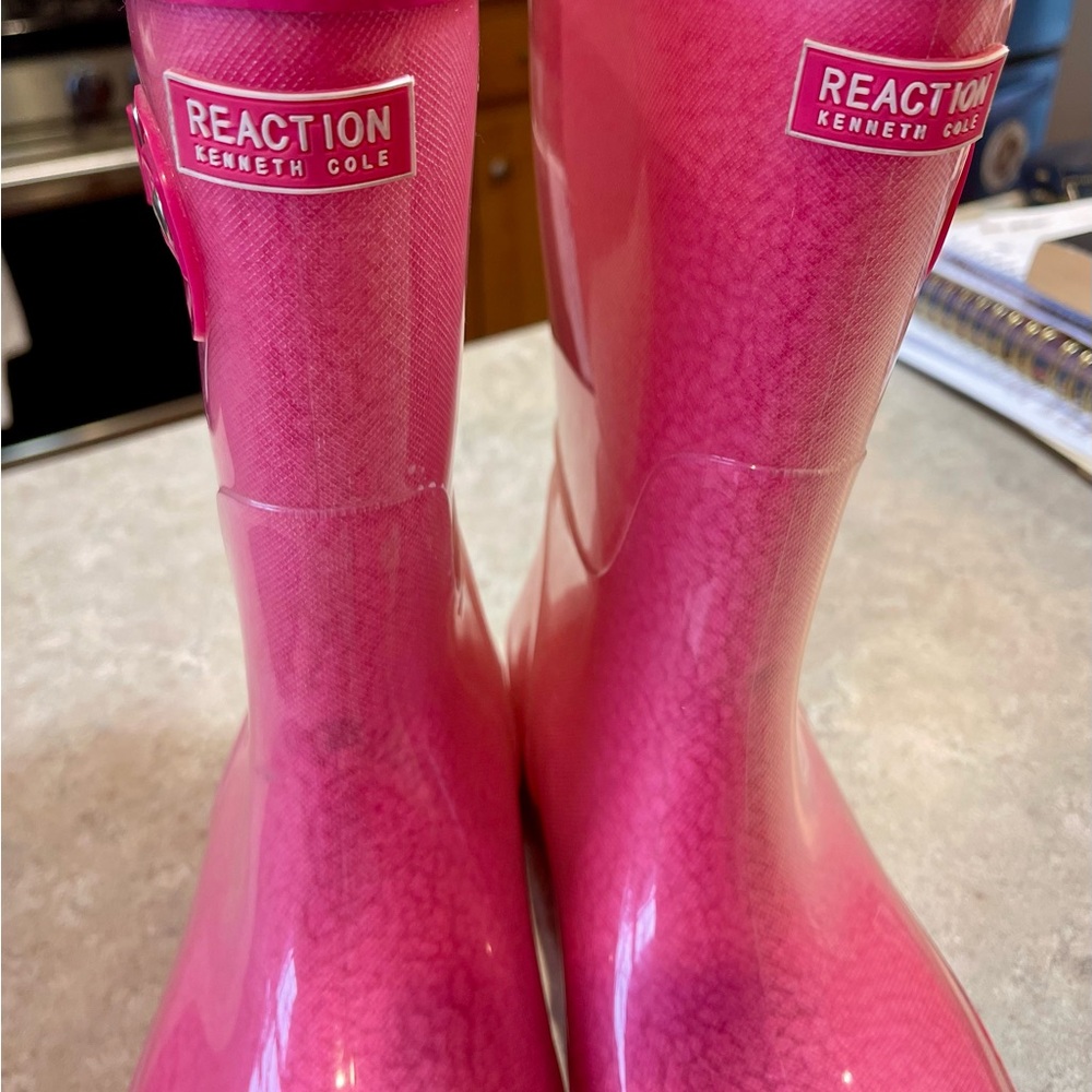 Kenneth Cole Pink Rainboots size 11 - Picture 2 of 4